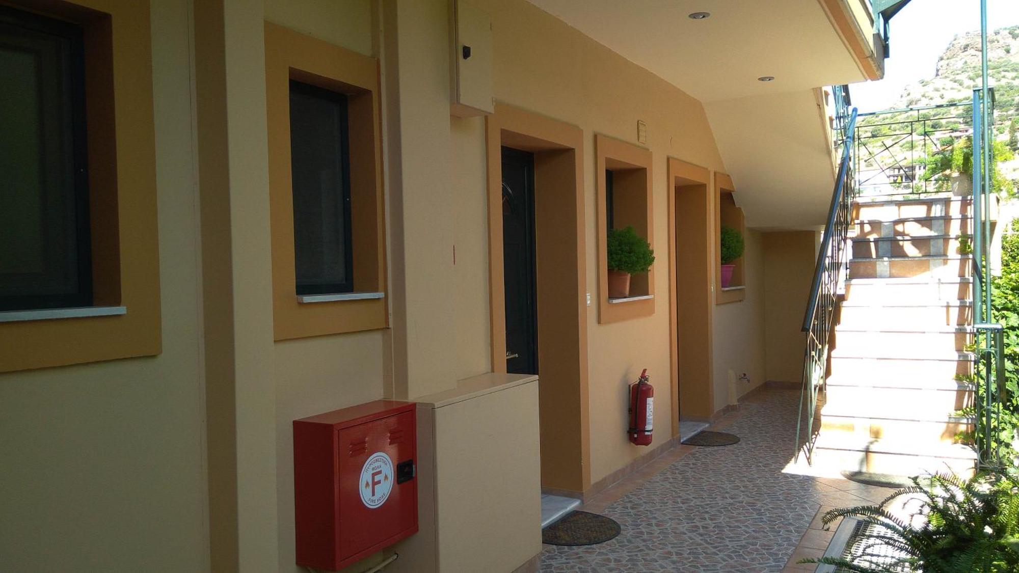 Nikolitsa Apartments Glyfada  ภายนอก รูปภาพ